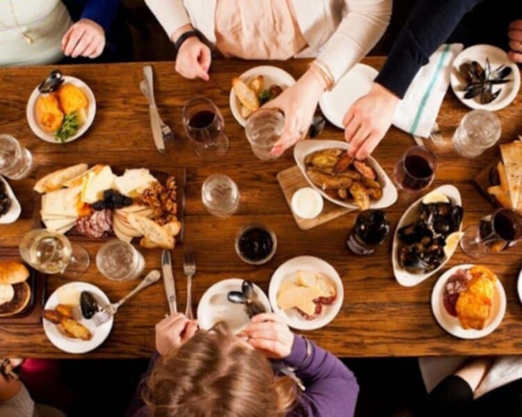 Russell's on Macklind