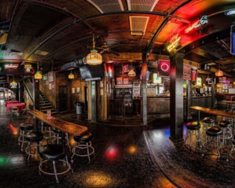 Kelly's Westport Inn