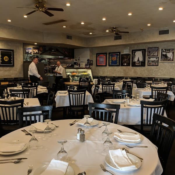 Lynn's Paradise Cafe - CLOSED